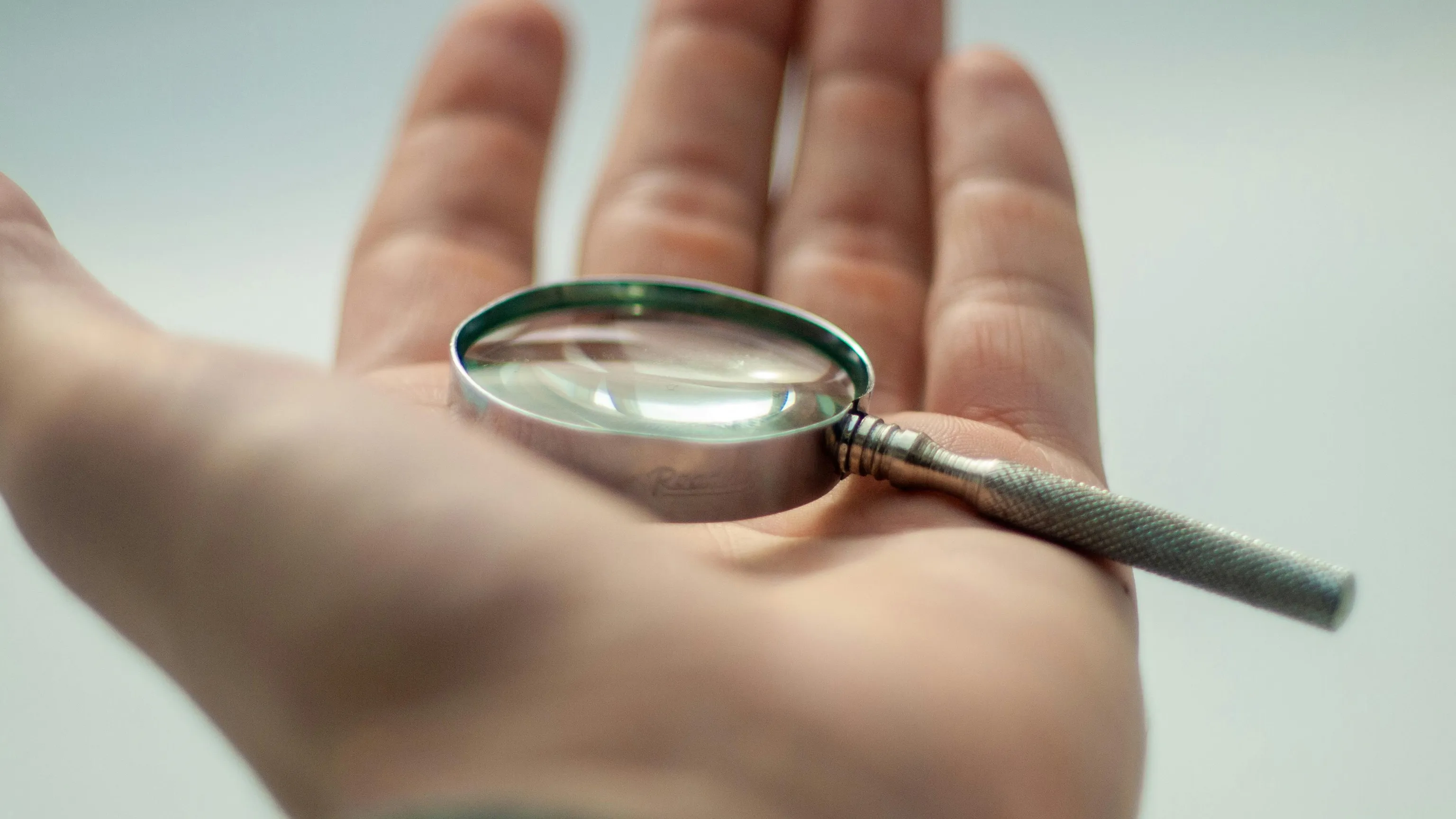 Consulenza professionale per lenti di ingrandimento e soluzioni per ipovisione