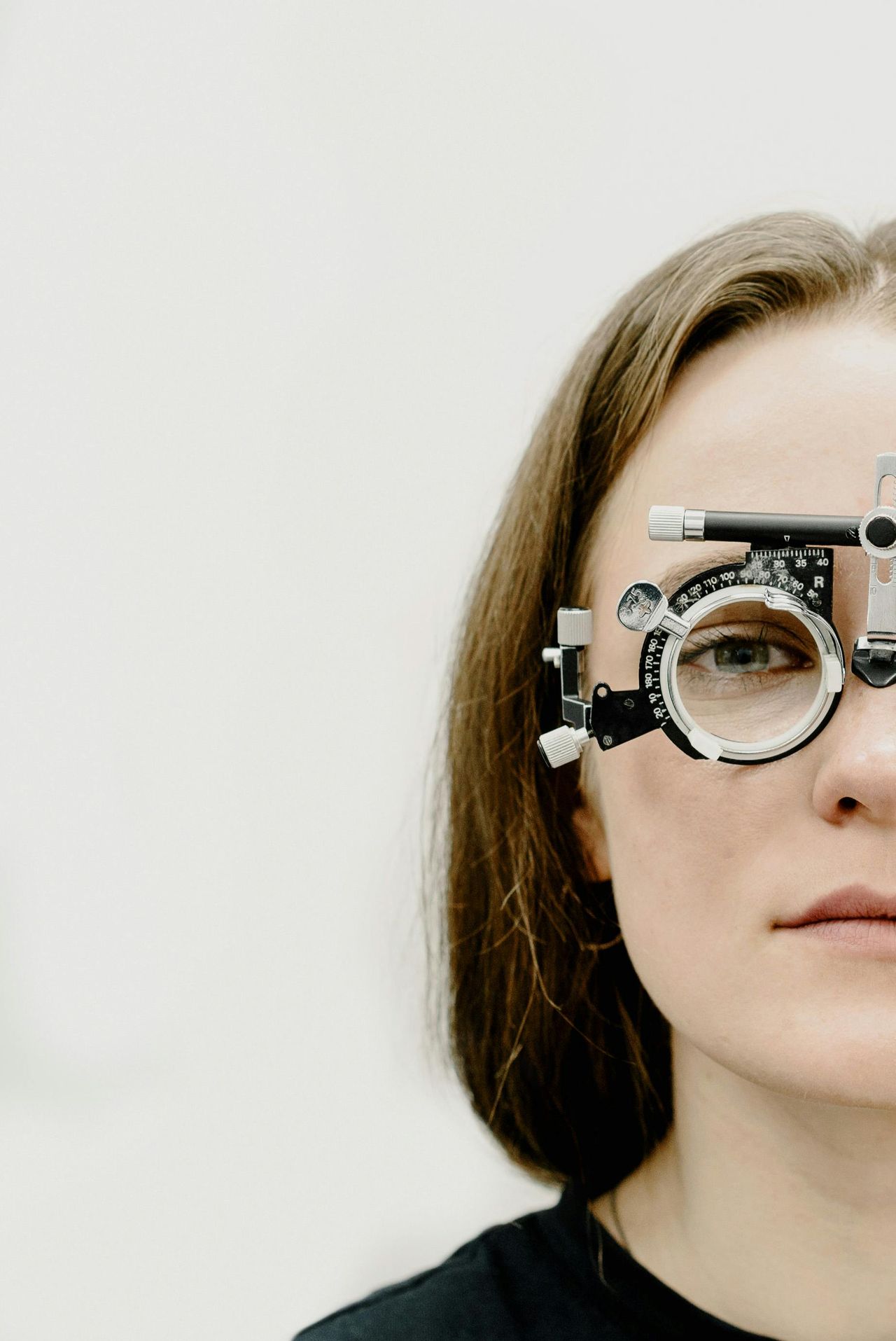 Optometrische Detailanalyse der Augenoberfläche für die perfekte Kontaktlinsen-Wahl