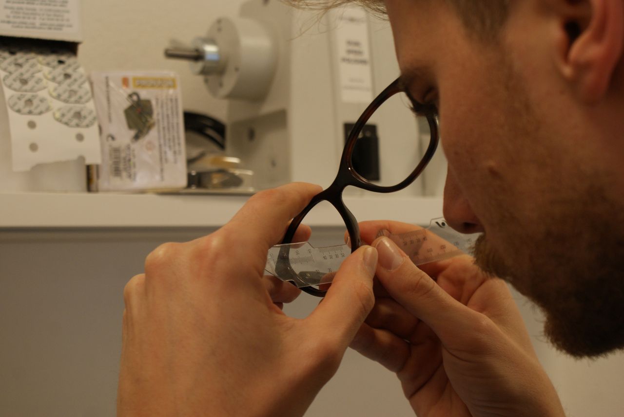 Messung und Zentrierung der Brillengläser für optimalen Sehkomfort