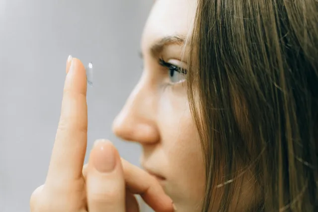 Professionelle Kontaktlinsen-Anpassung und Beratung bei Optik Ceravolo im Pustertal